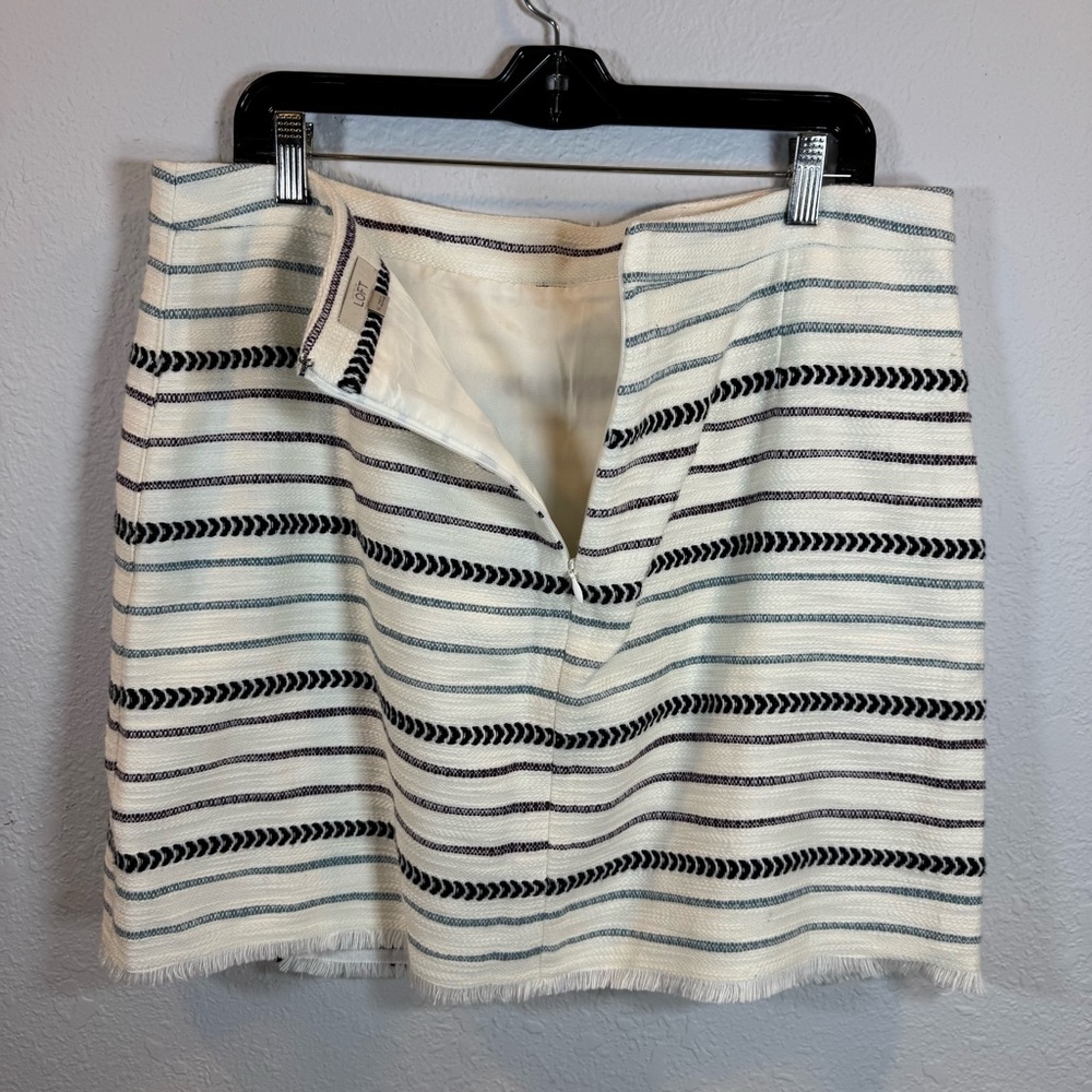 LOFT Womens Ivory Striped Tweed Frayed Wrap Mini Skirt Size 14 Chevron Pattern - Picture 7 of 10